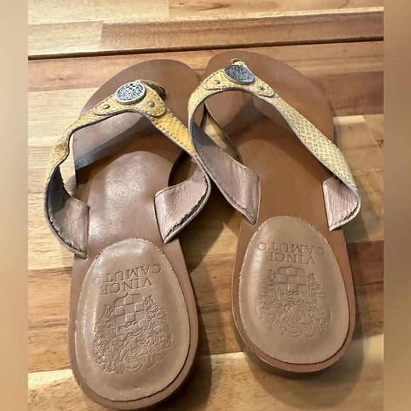 Vince Camuto Women’s Flip Flops | Size 7 - Picture 4 of 12